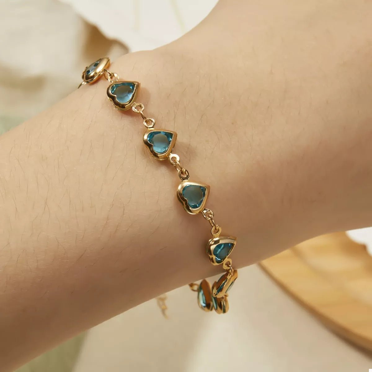 18K Gold - Plated Heart Bracelet - MYSTIQOR